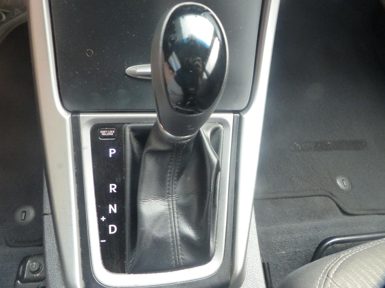 Hyundai Elantra SE 6AT 2016