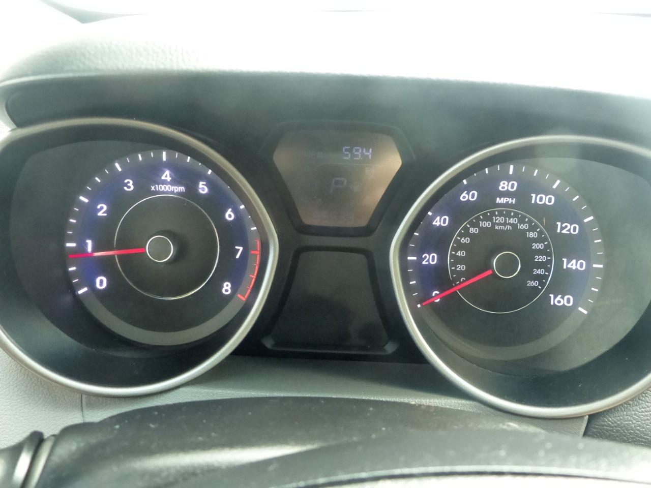 Hyundai Elantra SE 6AT 2016