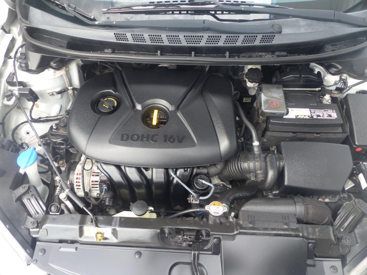 Hyundai Elantra SE 6AT 2016