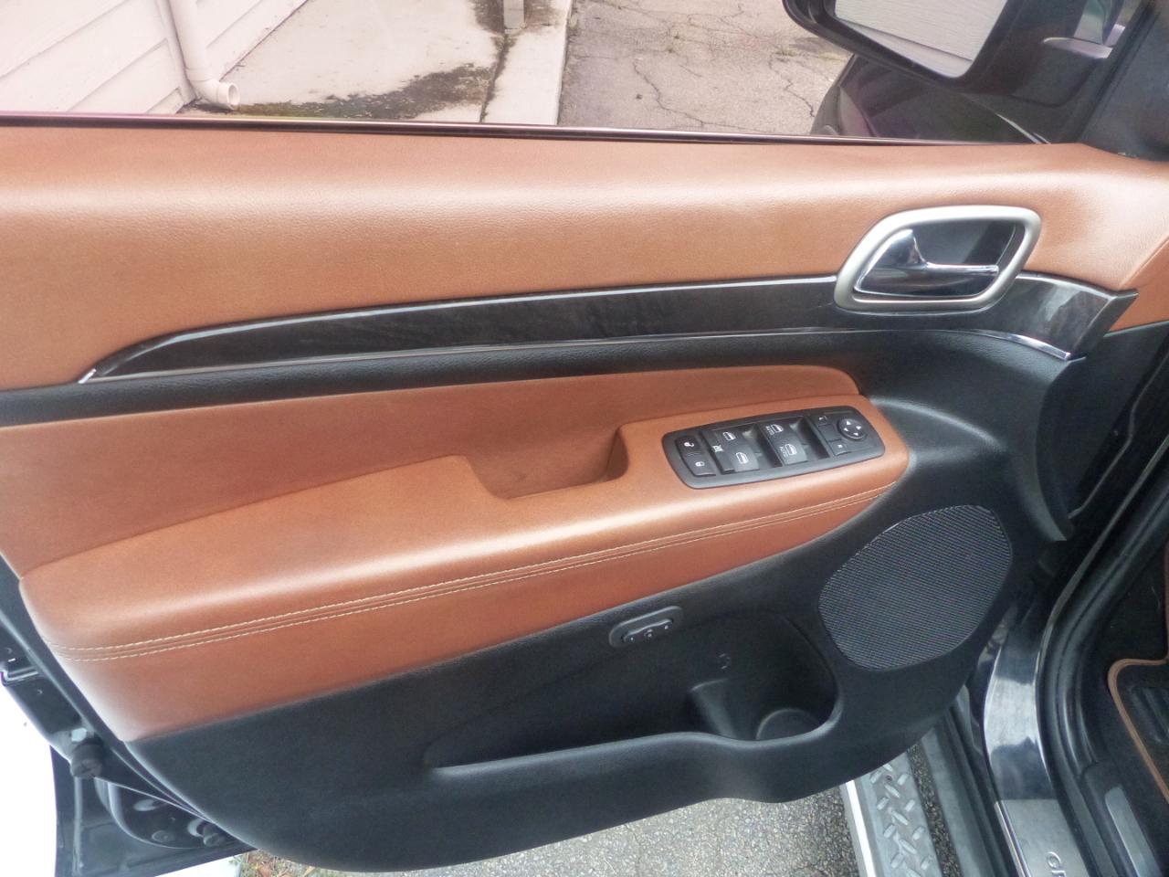 Jeep Grand Cherokee Overland 2WD 2012