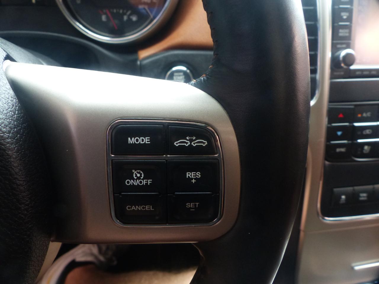 Jeep Grand Cherokee Overland 2WD 2012