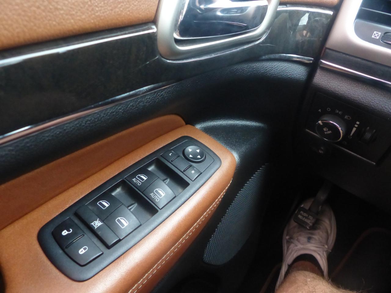 Jeep Grand Cherokee Overland 2WD 2012
