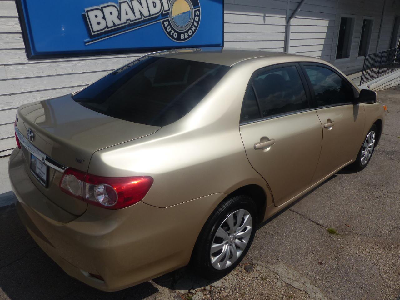 Toyota Corolla LE 4-Speed AT 2013