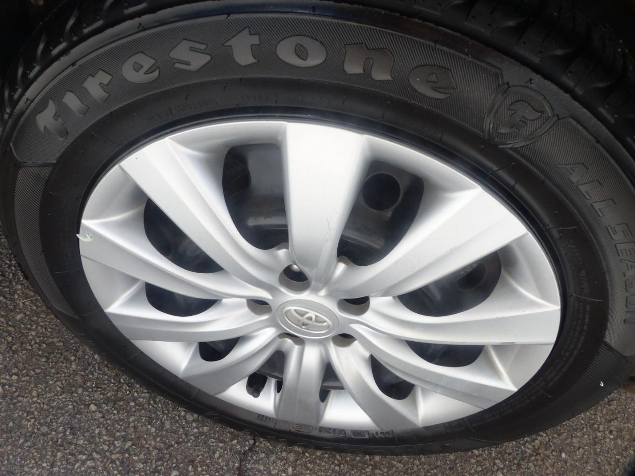 Toyota Corolla LE 4-Speed AT 2013