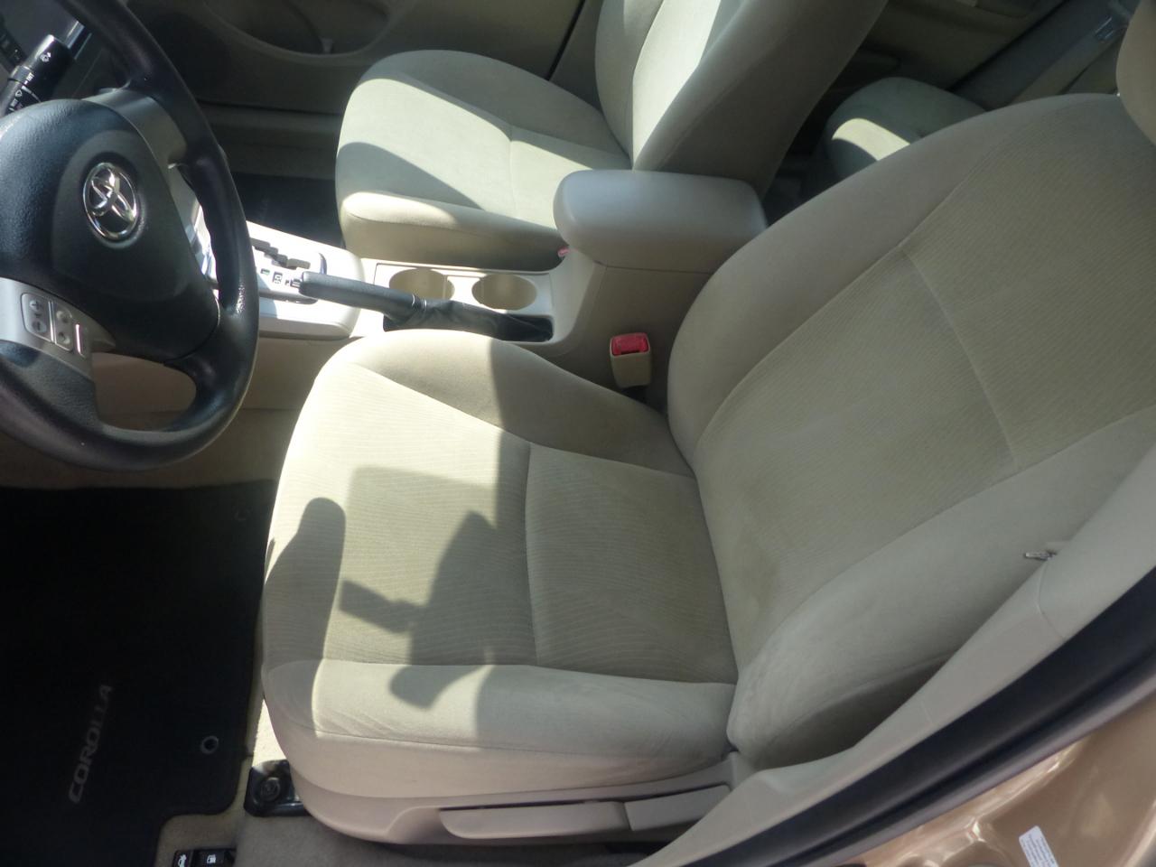 Toyota Corolla LE 4-Speed AT 2013