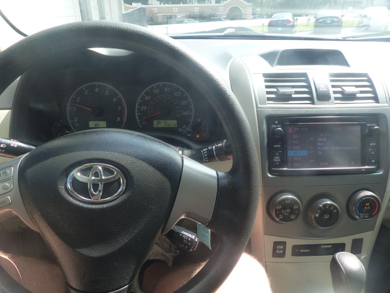 Toyota Corolla LE 4-Speed AT 2013