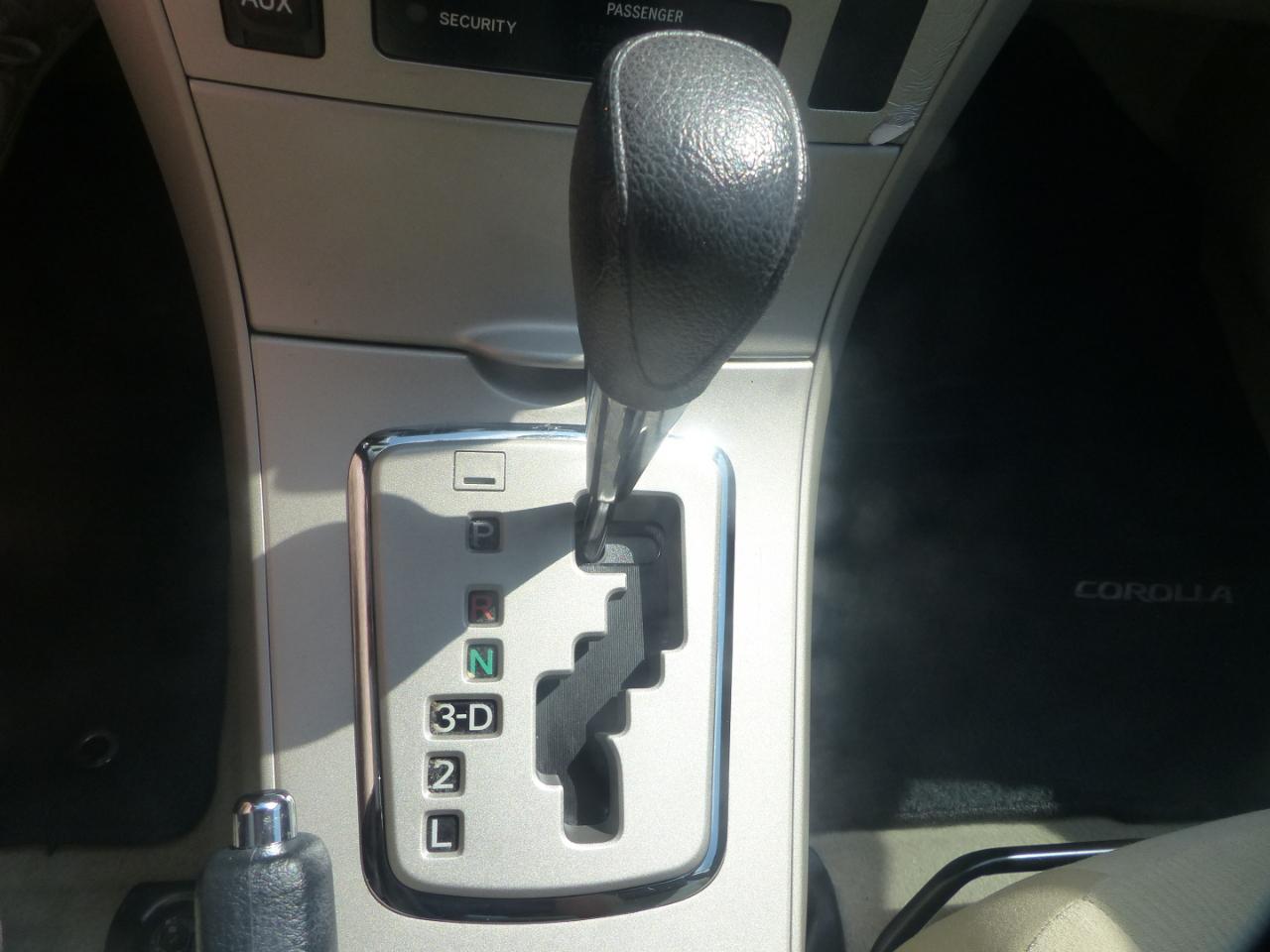 Toyota Corolla LE 4-Speed AT 2013