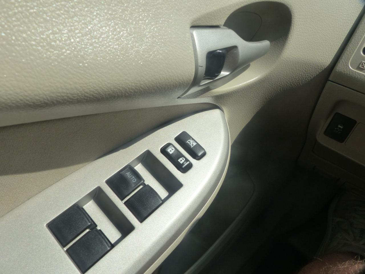 Toyota Corolla LE 4-Speed AT 2013