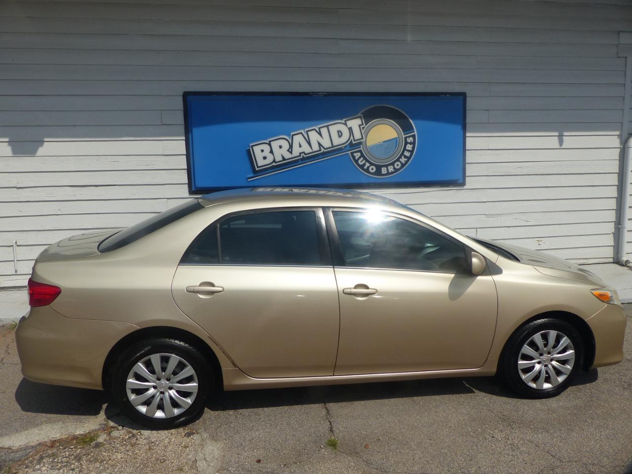 Toyota Corolla LE 4-Speed AT 2013