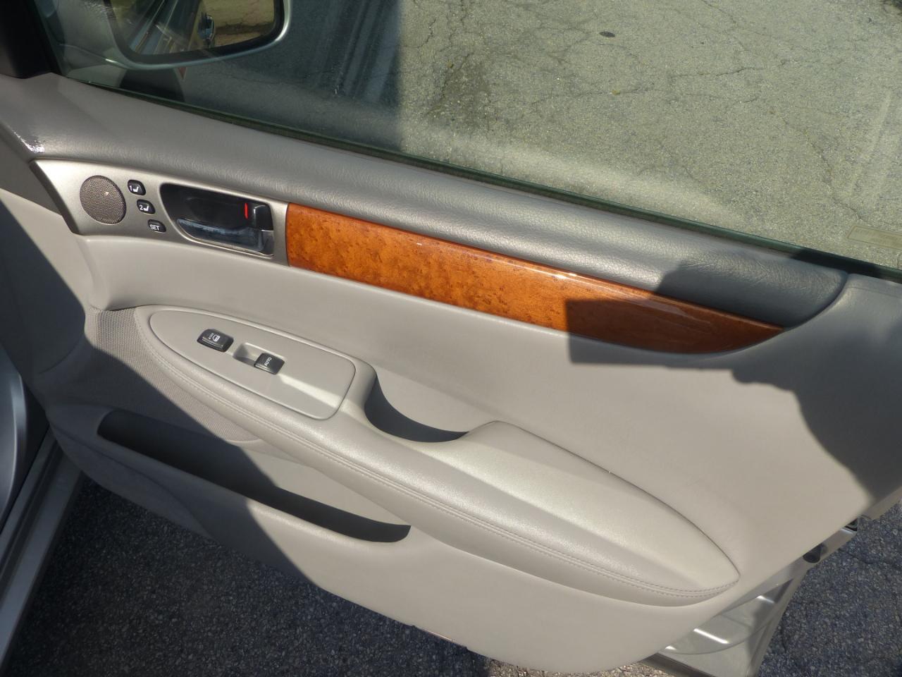 Lexus ES 330 Sedan 2005