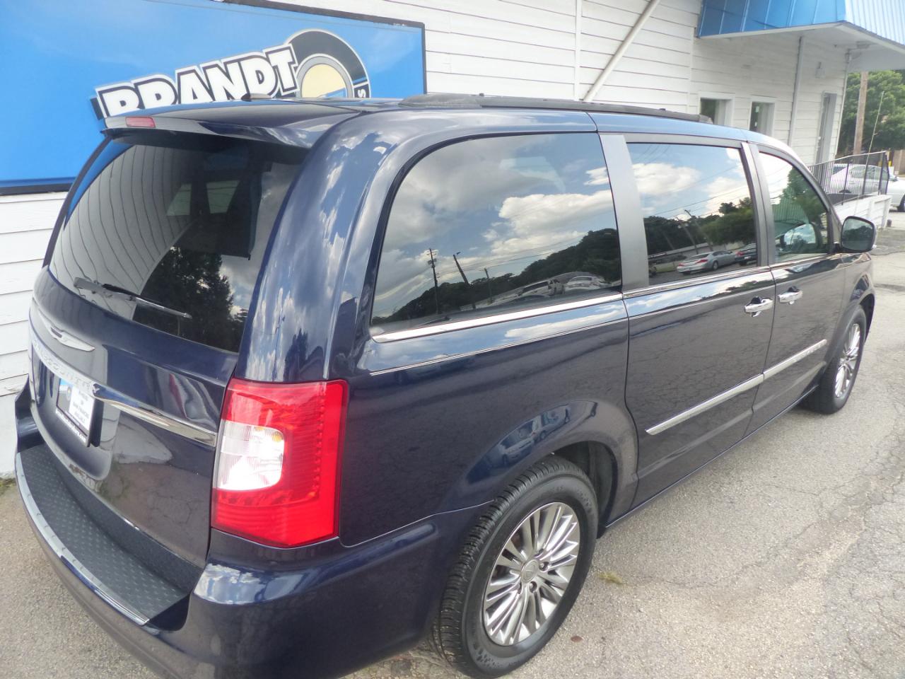 Chrysler Town & Country Touring-L 2014