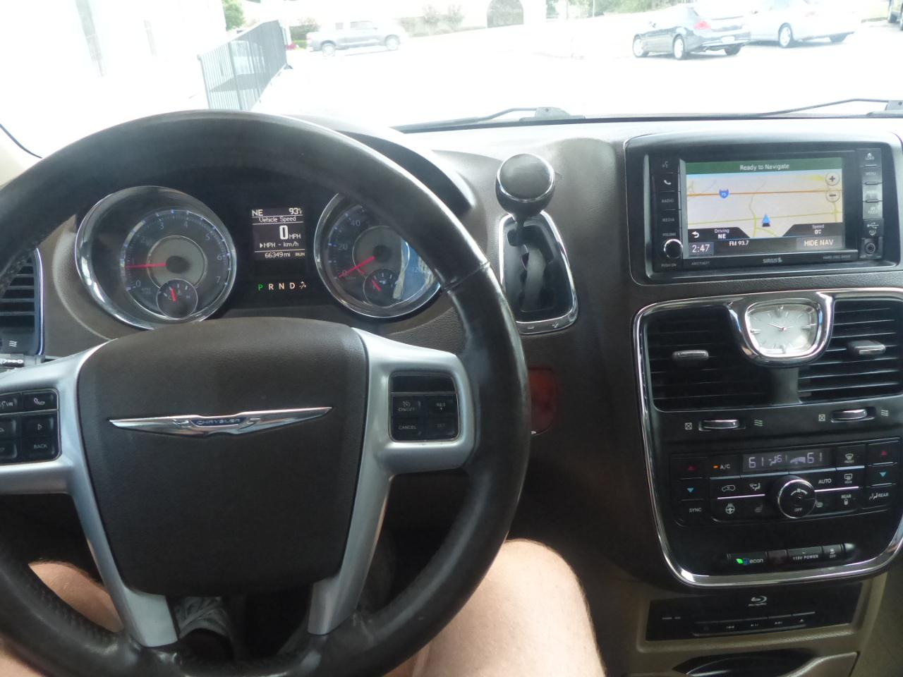 Chrysler Town & Country Touring-L 2014
