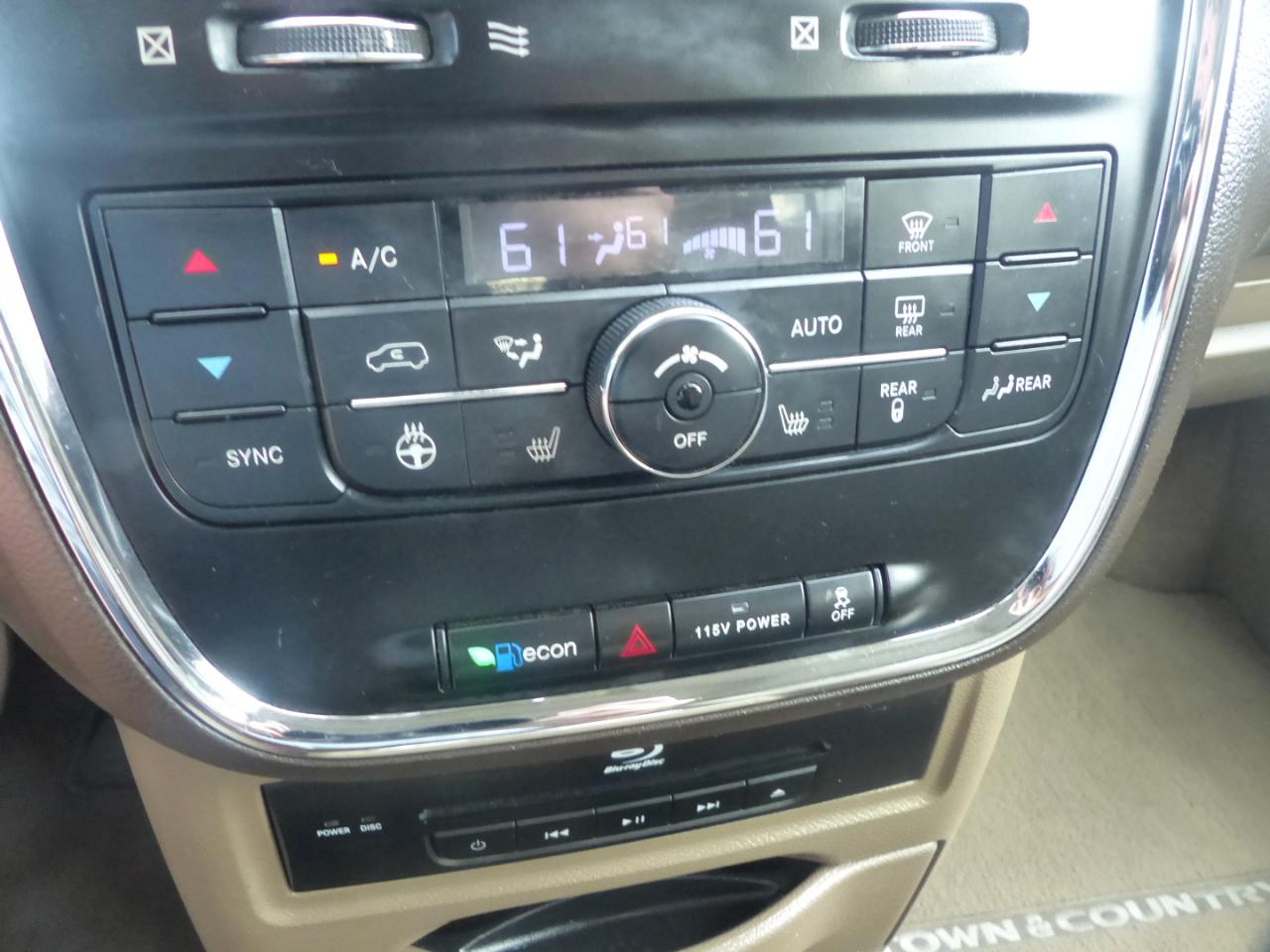 Chrysler Town & Country Touring-L 2014