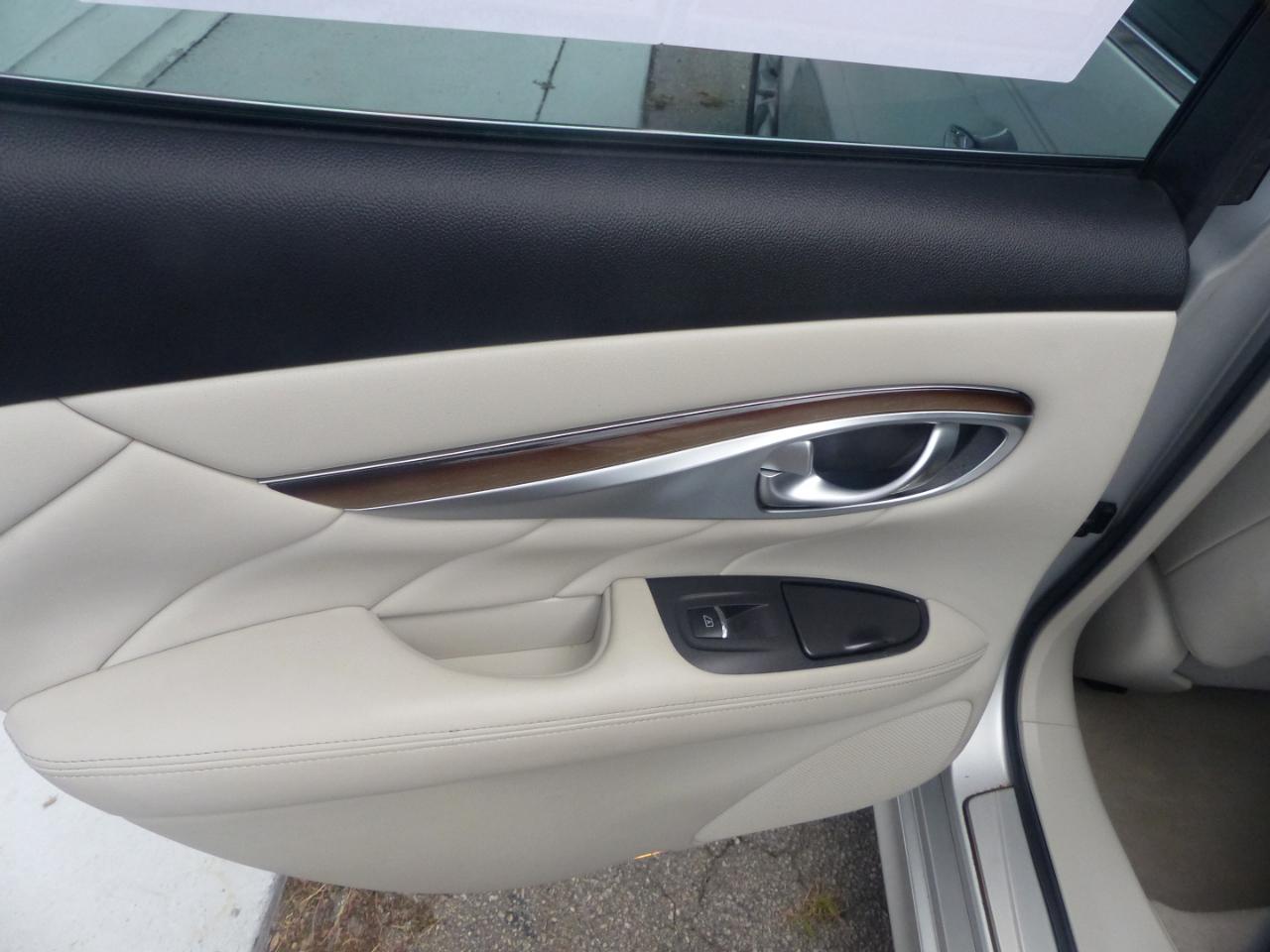 Infiniti M M37 2011