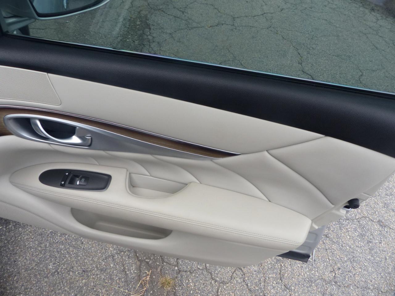Infiniti M M37 2011