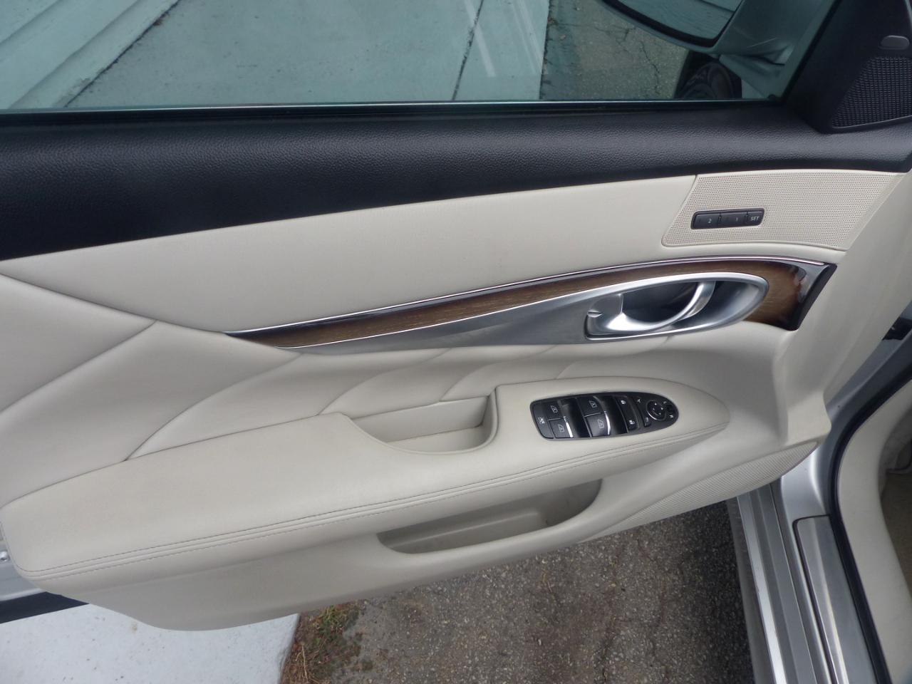 Infiniti M M37 2011