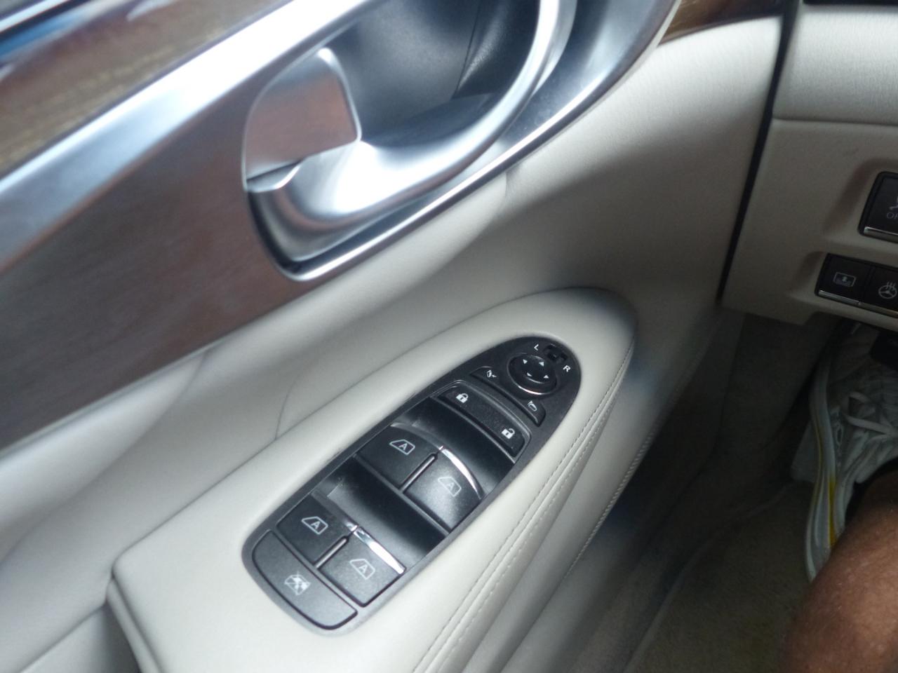Infiniti M M37 2011