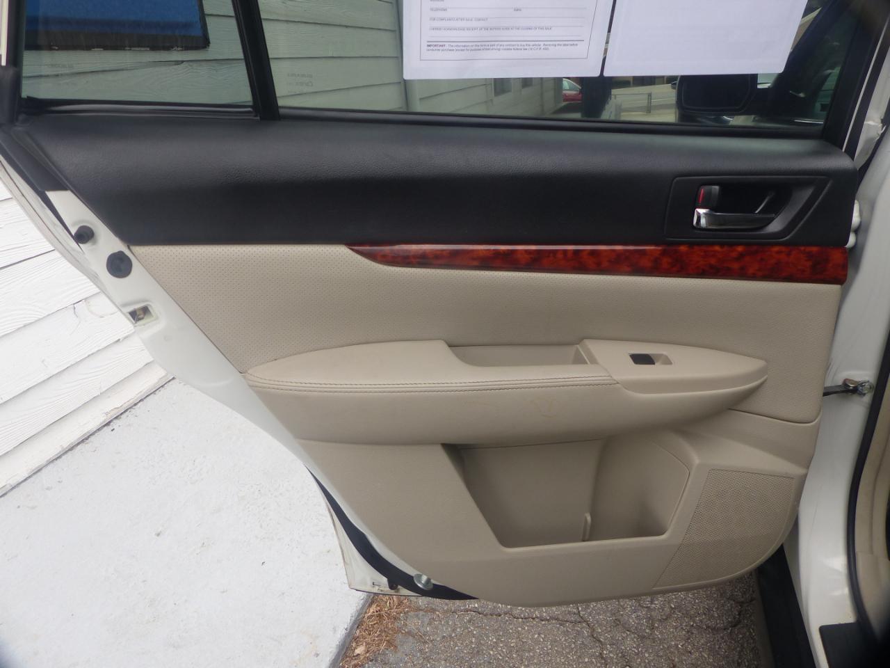 Subaru Outback 2.5i Limited 2011