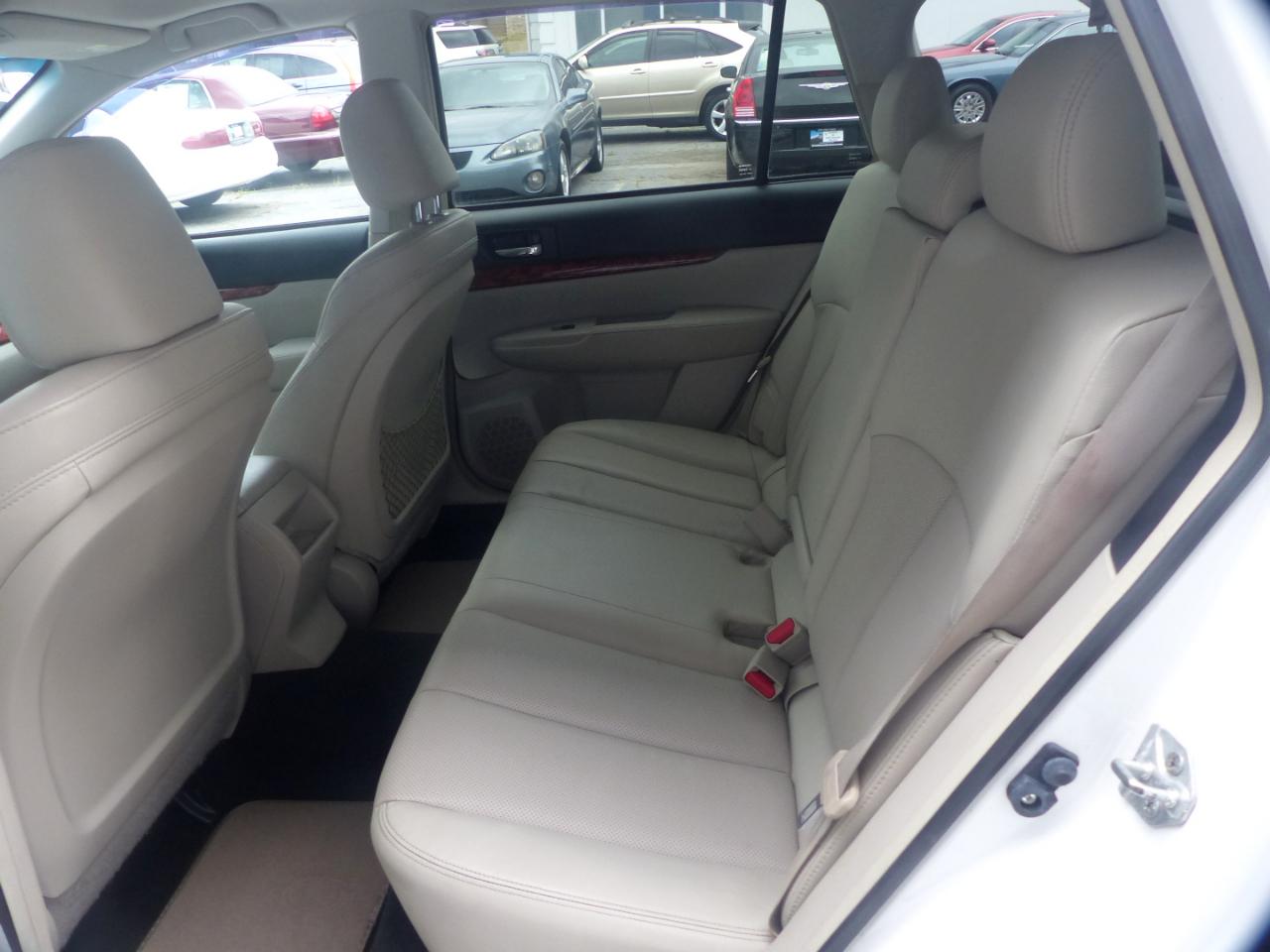 Subaru Outback 2.5i Limited 2011