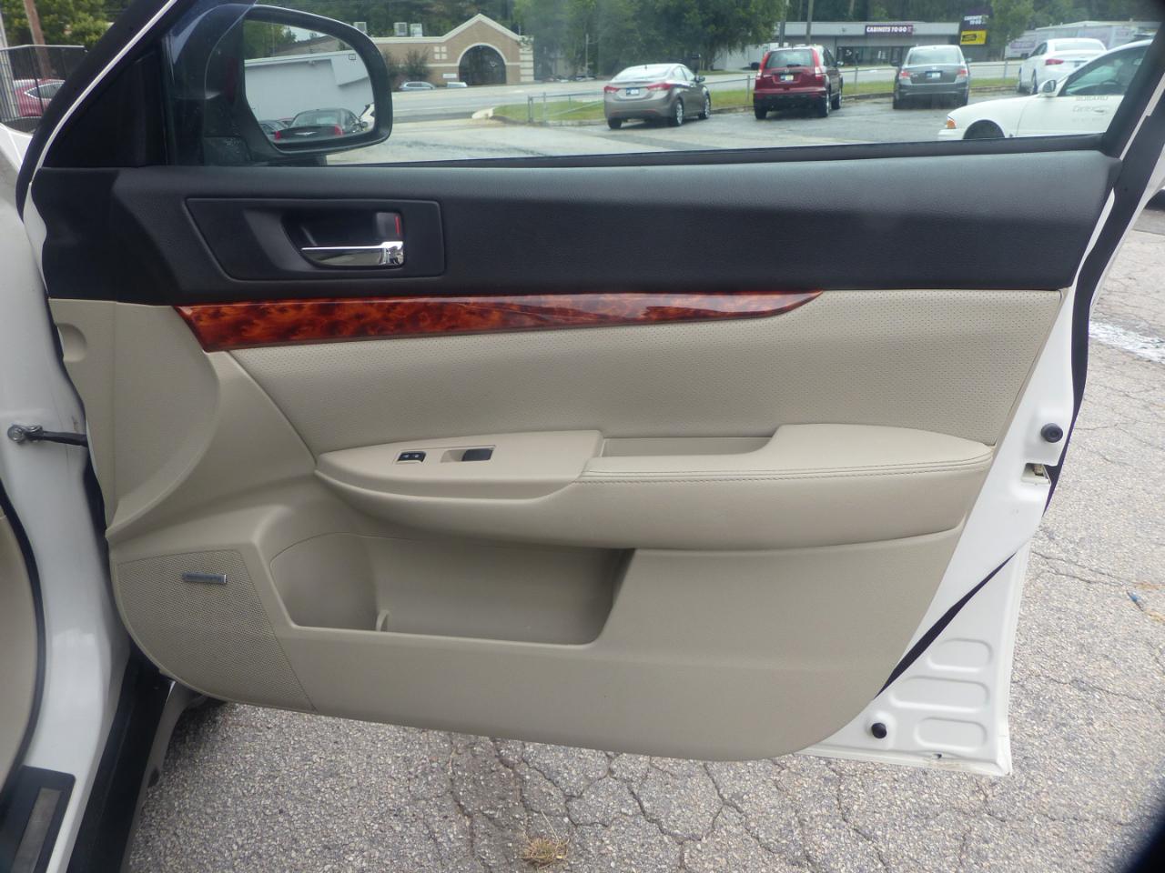 Subaru Outback 2.5i Limited 2011