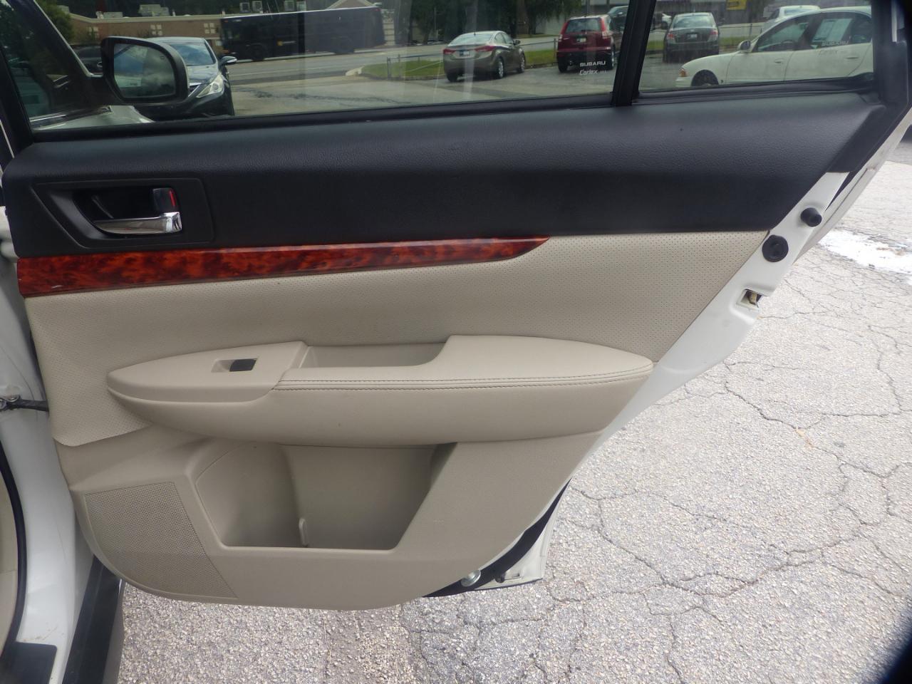 Subaru Outback 2.5i Limited 2011