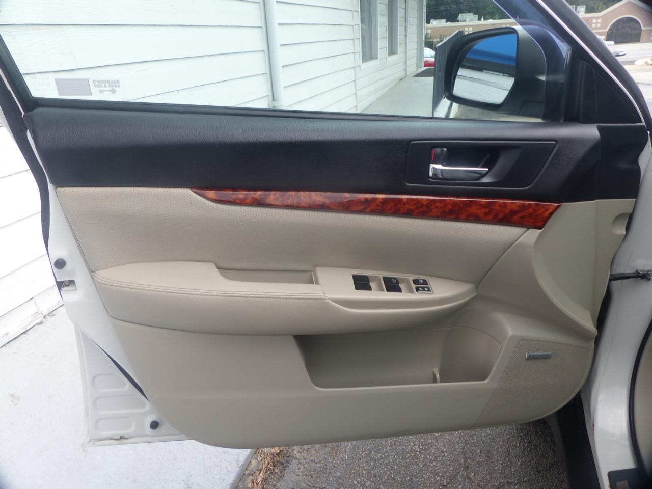Subaru Outback 2.5i Limited 2011
