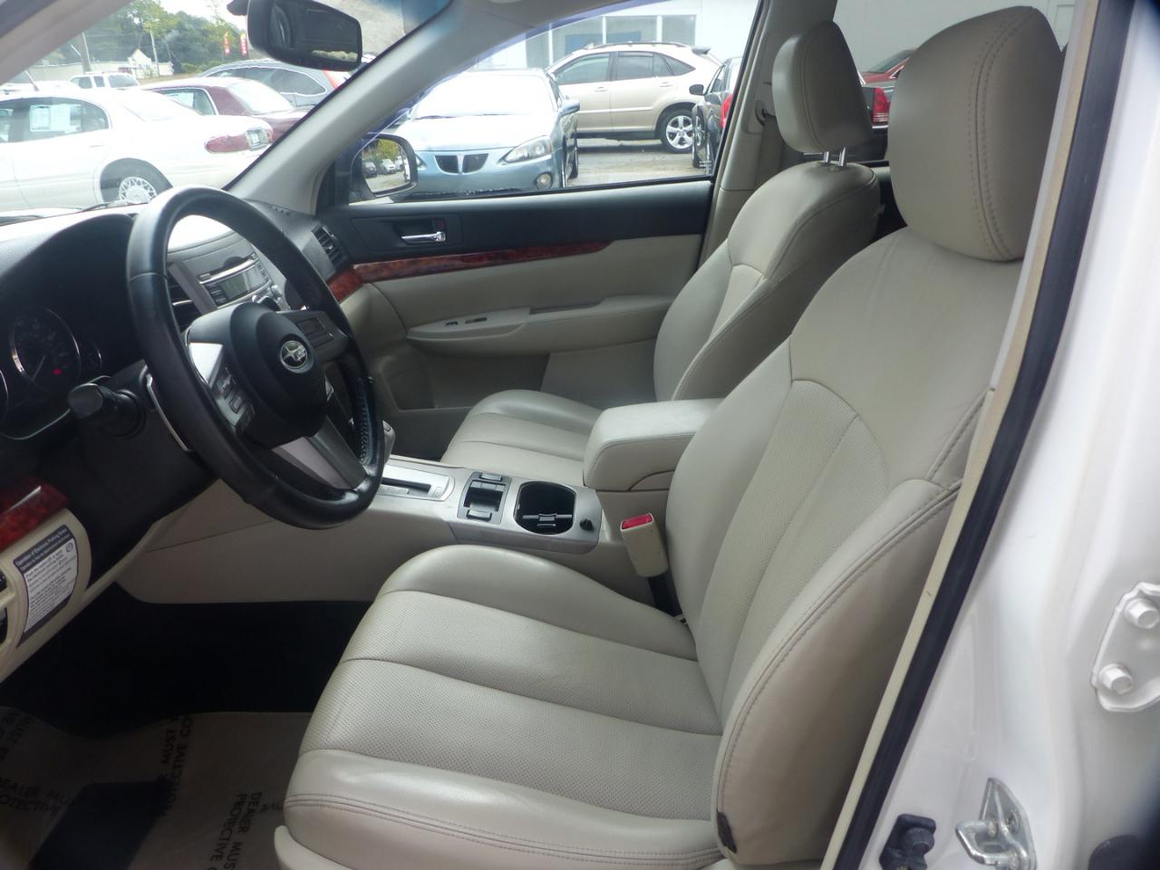Subaru Outback 2.5i Limited 2011