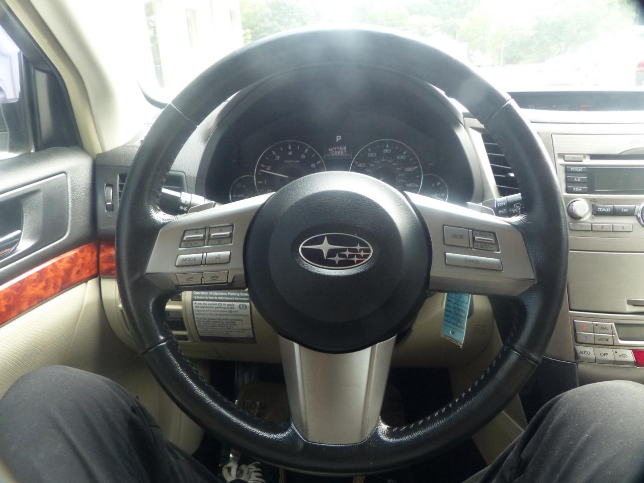 Subaru Outback 2.5i Limited 2011