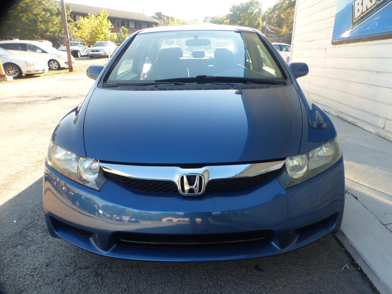 Honda Civic LX Sedan 5-Speed AT 2011