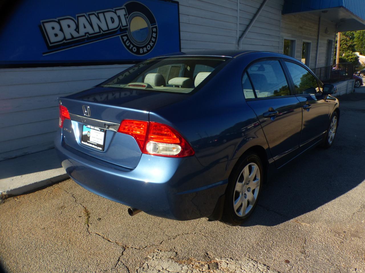 Honda Civic LX Sedan 5-Speed AT 2011