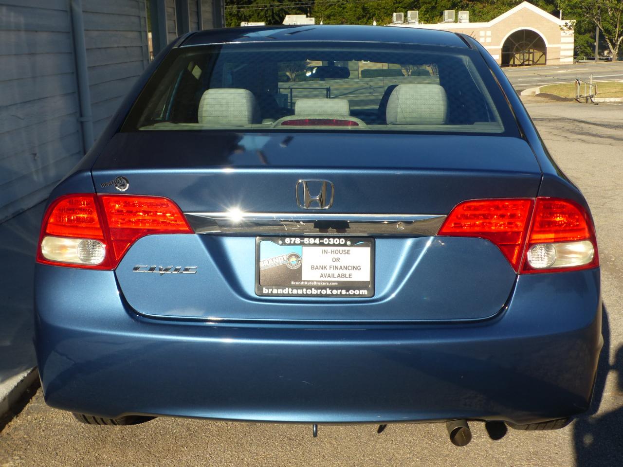 Honda Civic LX Sedan 5-Speed AT 2011