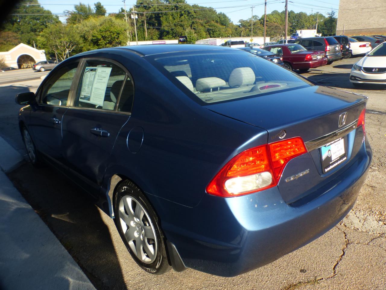 Honda Civic LX Sedan 5-Speed AT 2011