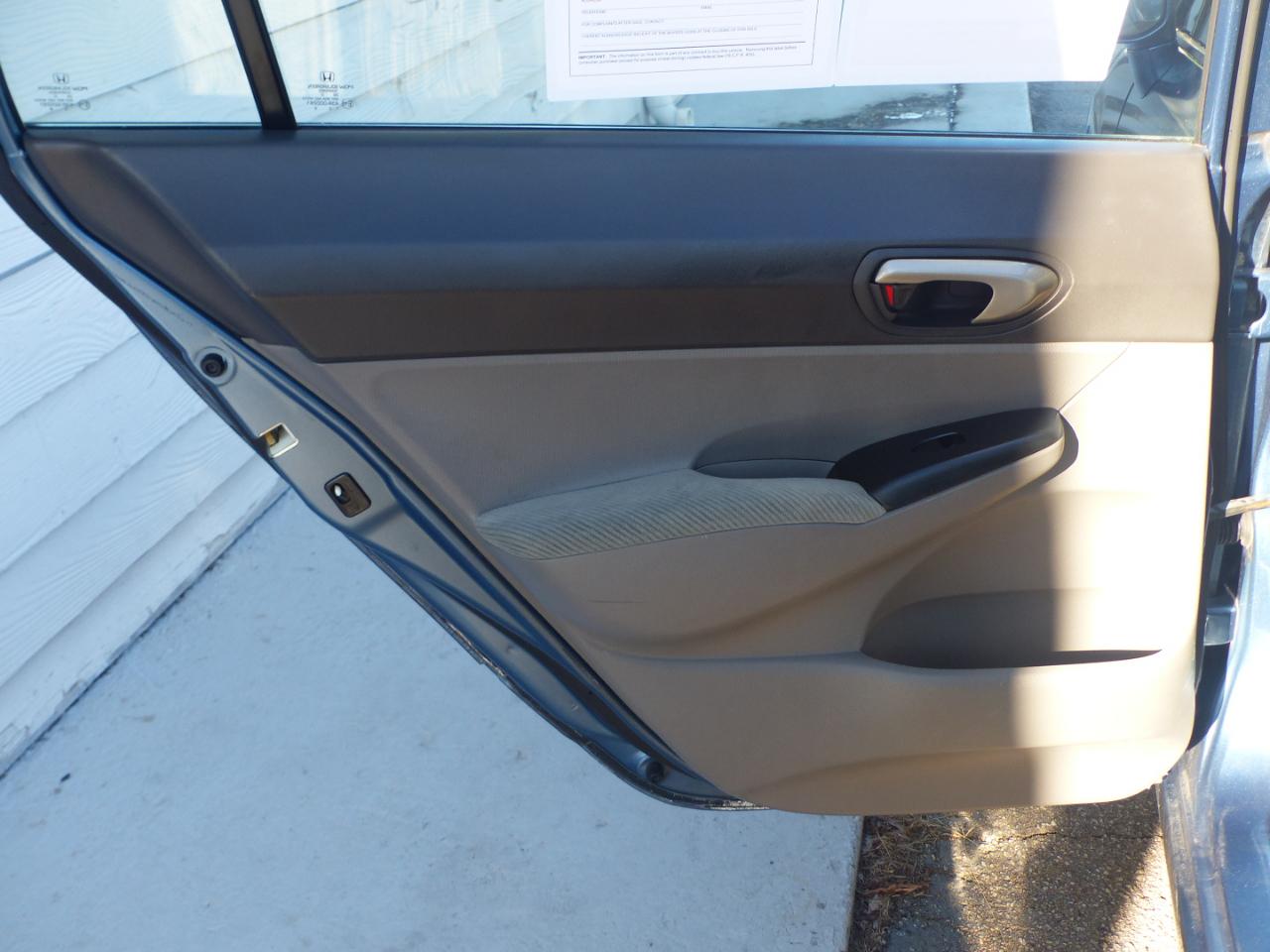 Honda Civic LX Sedan 5-Speed AT 2011