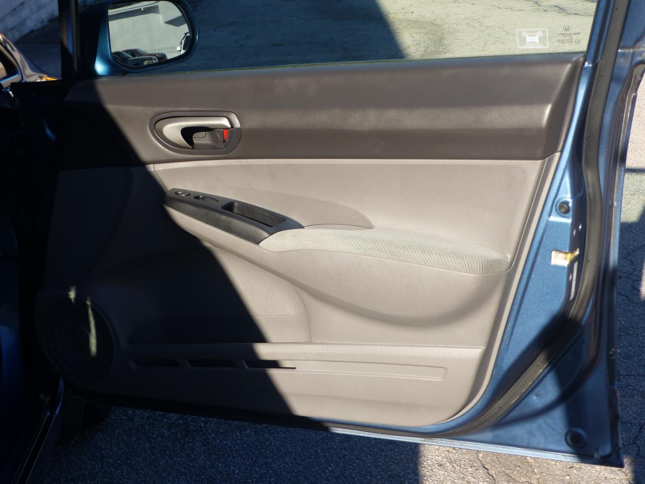 Honda Civic LX Sedan 5-Speed AT 2011
