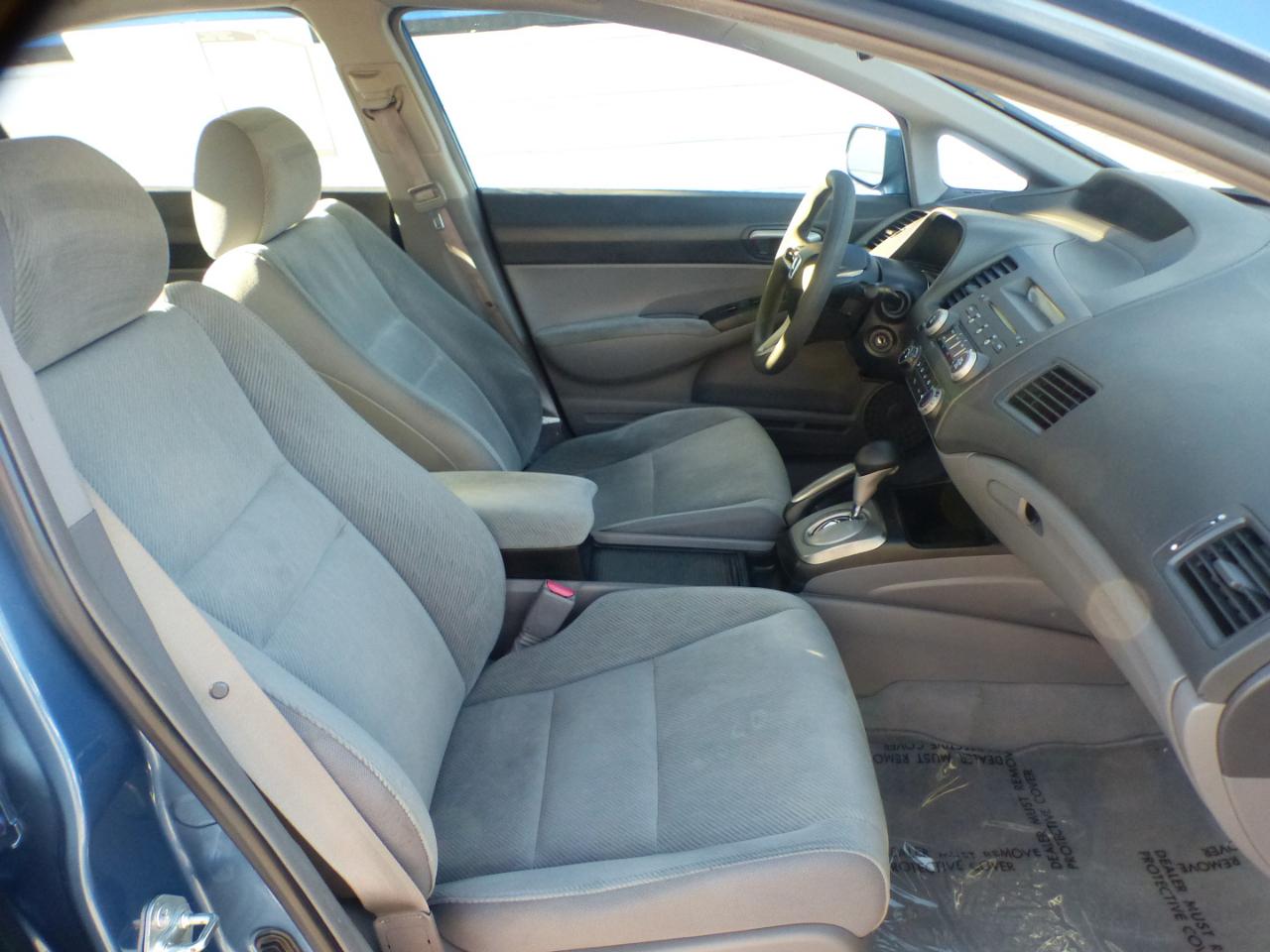 Honda Civic LX Sedan 5-Speed AT 2011
