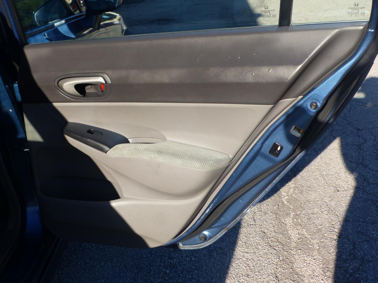 Honda Civic LX Sedan 5-Speed AT 2011