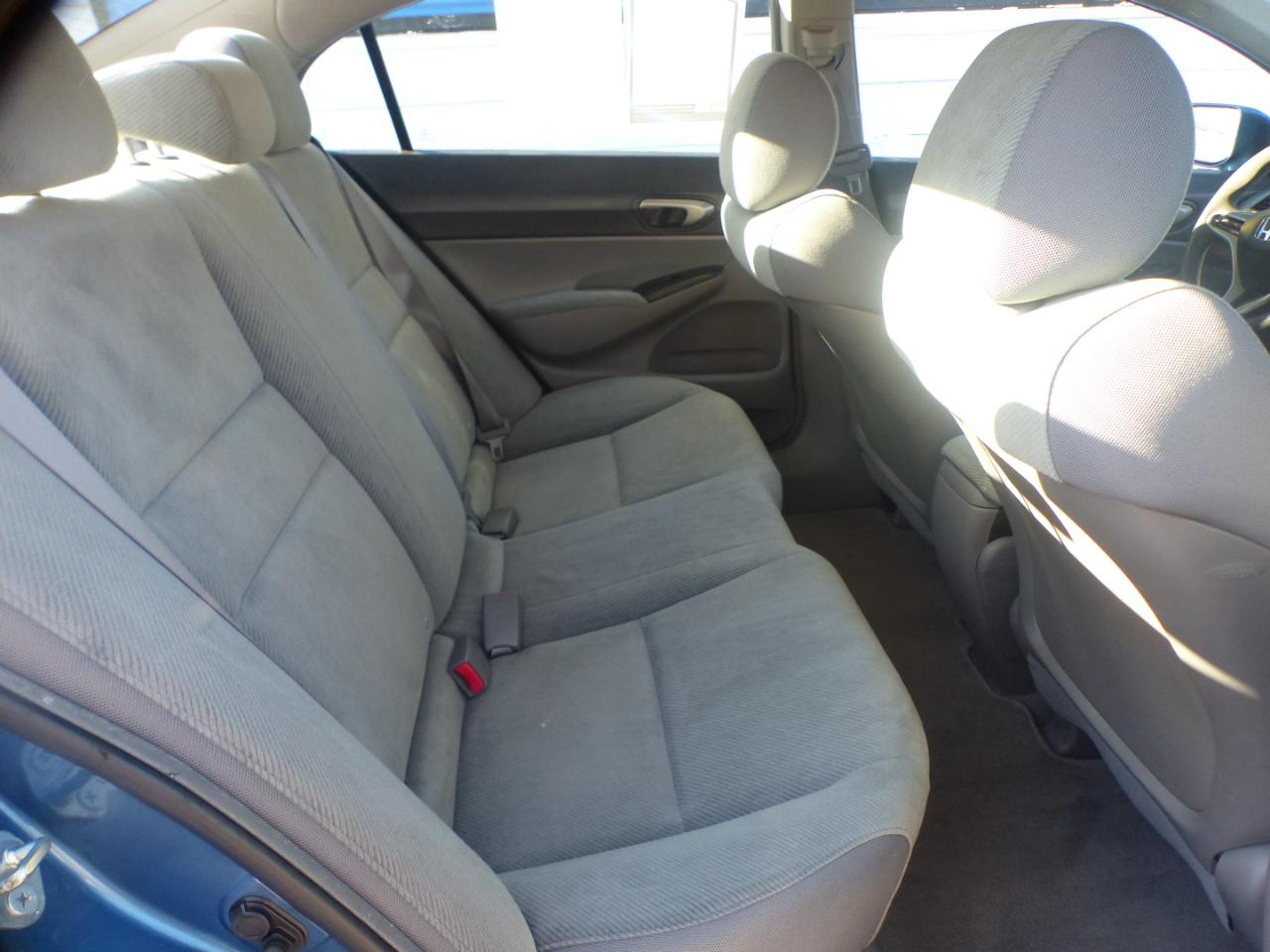 Honda Civic LX Sedan 5-Speed AT 2011