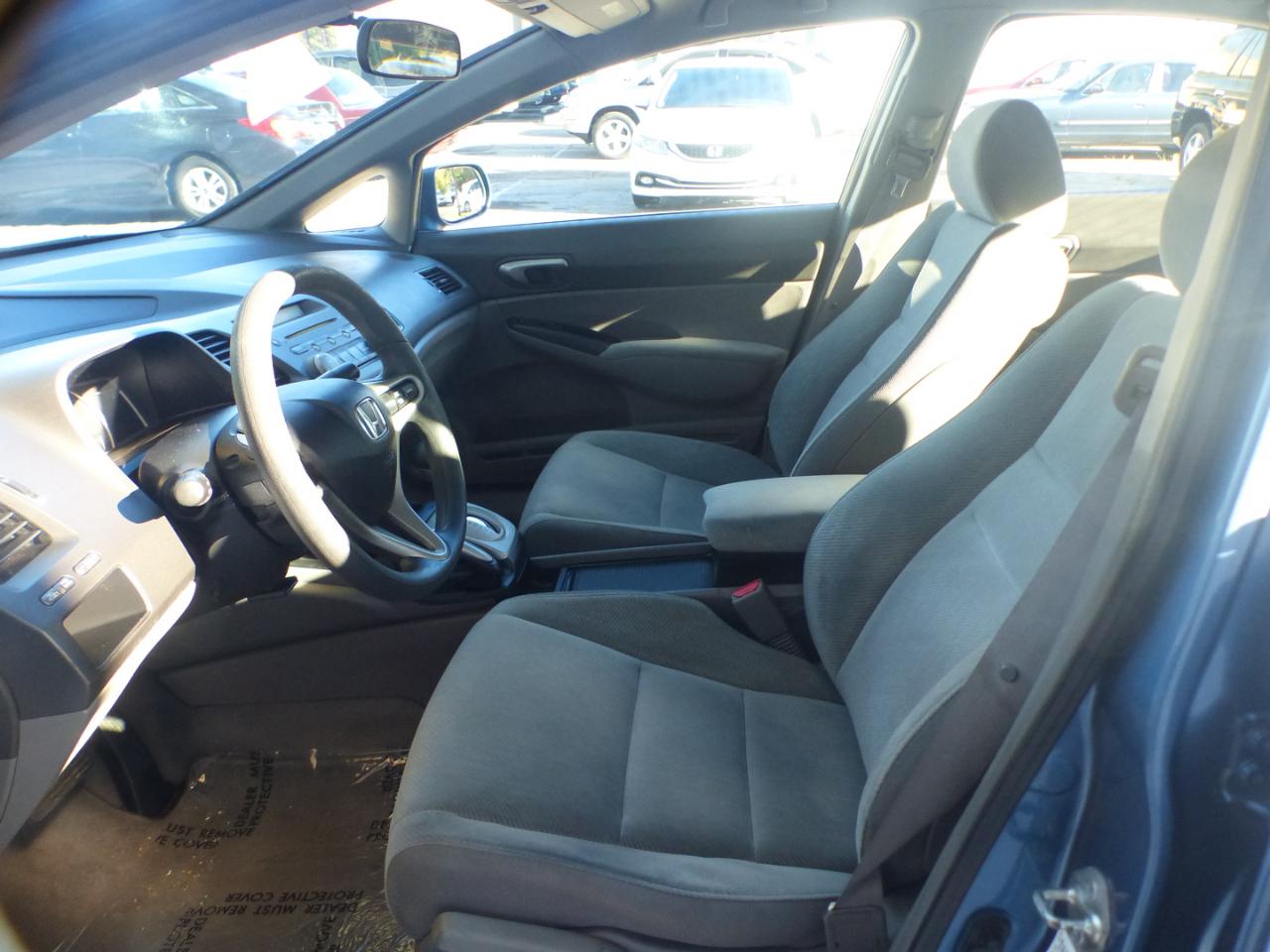 Honda Civic LX Sedan 5-Speed AT 2011