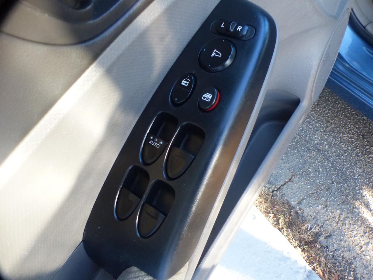 Honda Civic LX Sedan 5-Speed AT 2011