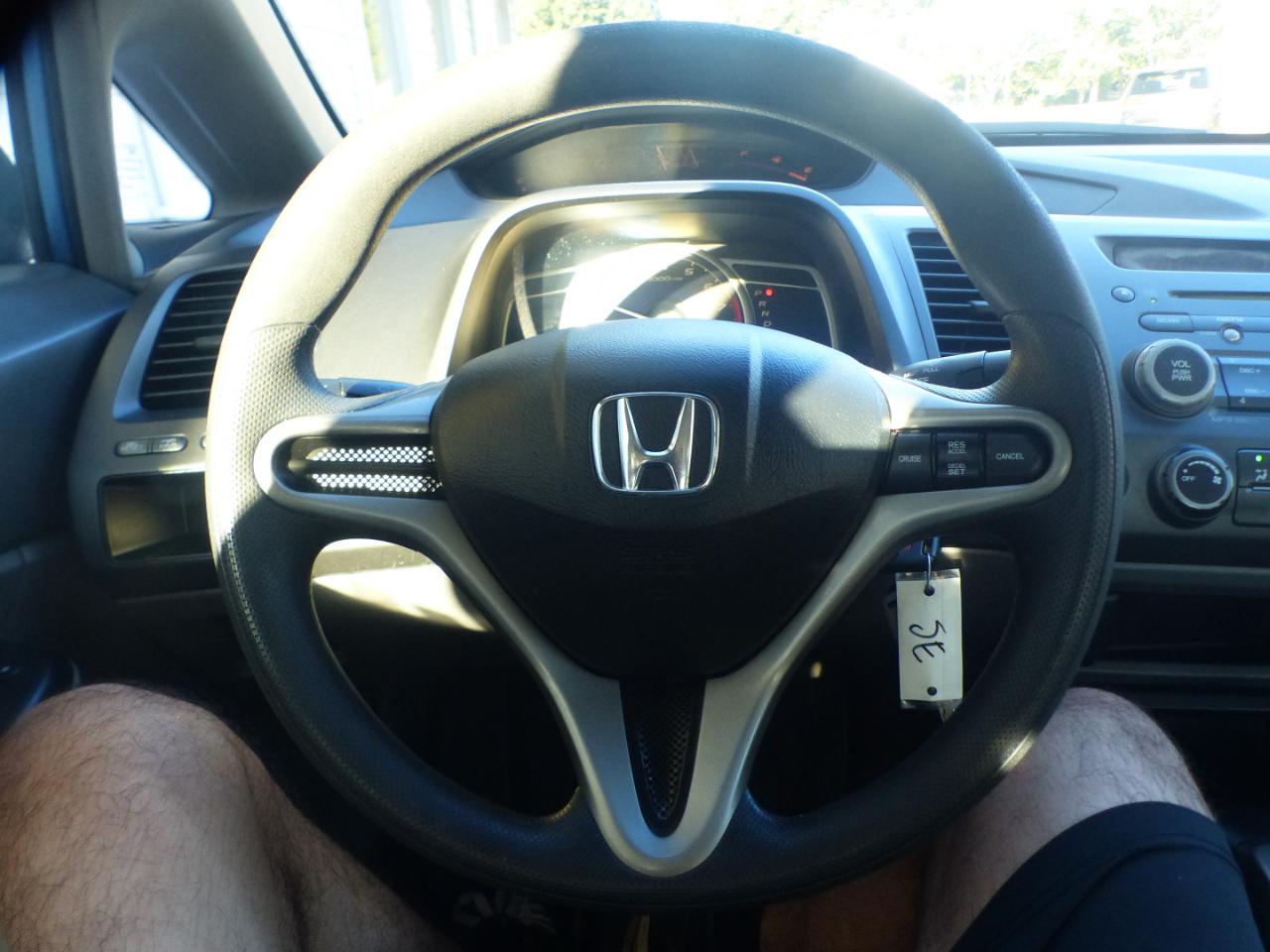 Honda Civic LX Sedan 5-Speed AT 2011