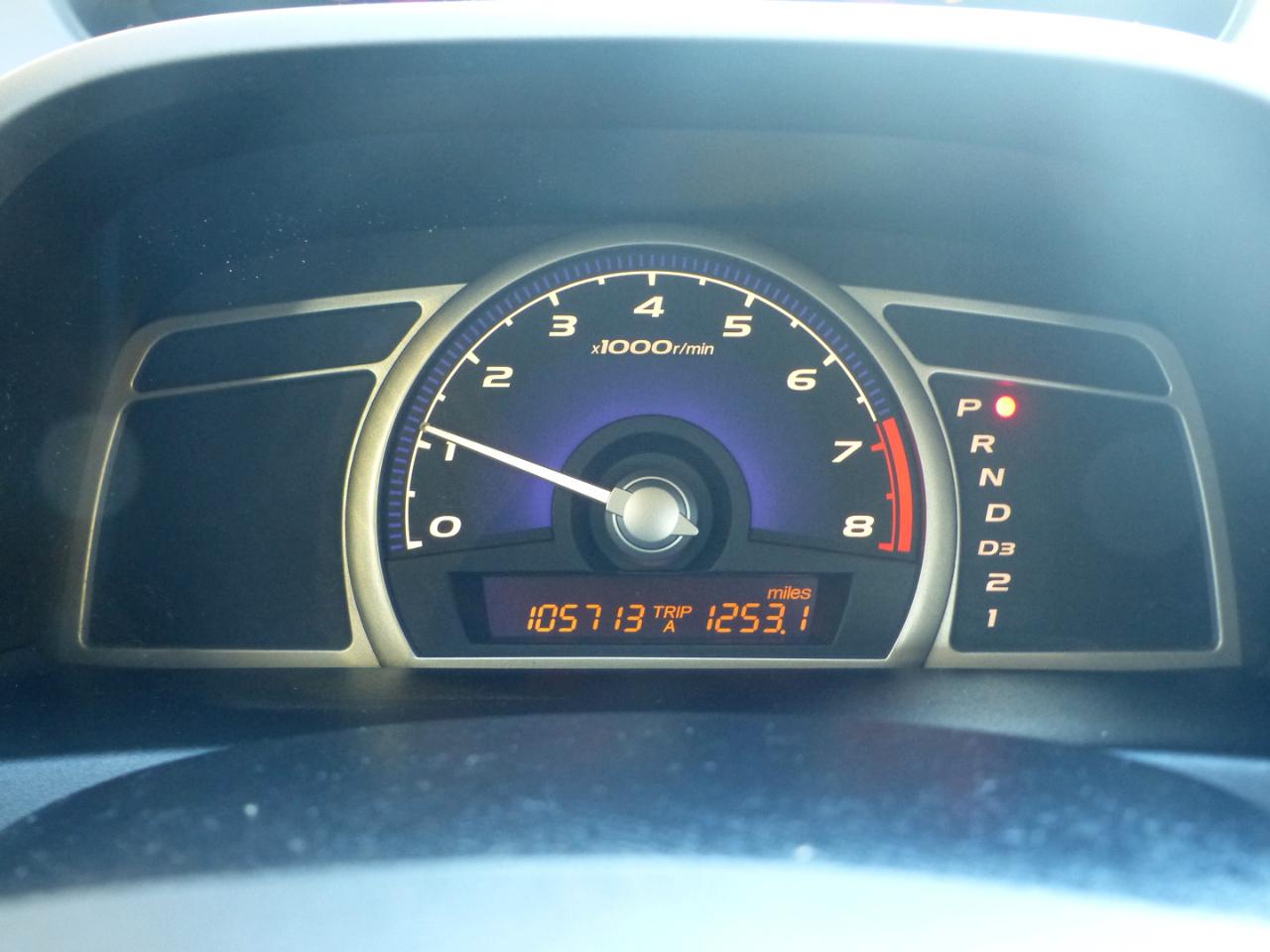 Honda Civic LX Sedan 5-Speed AT 2011