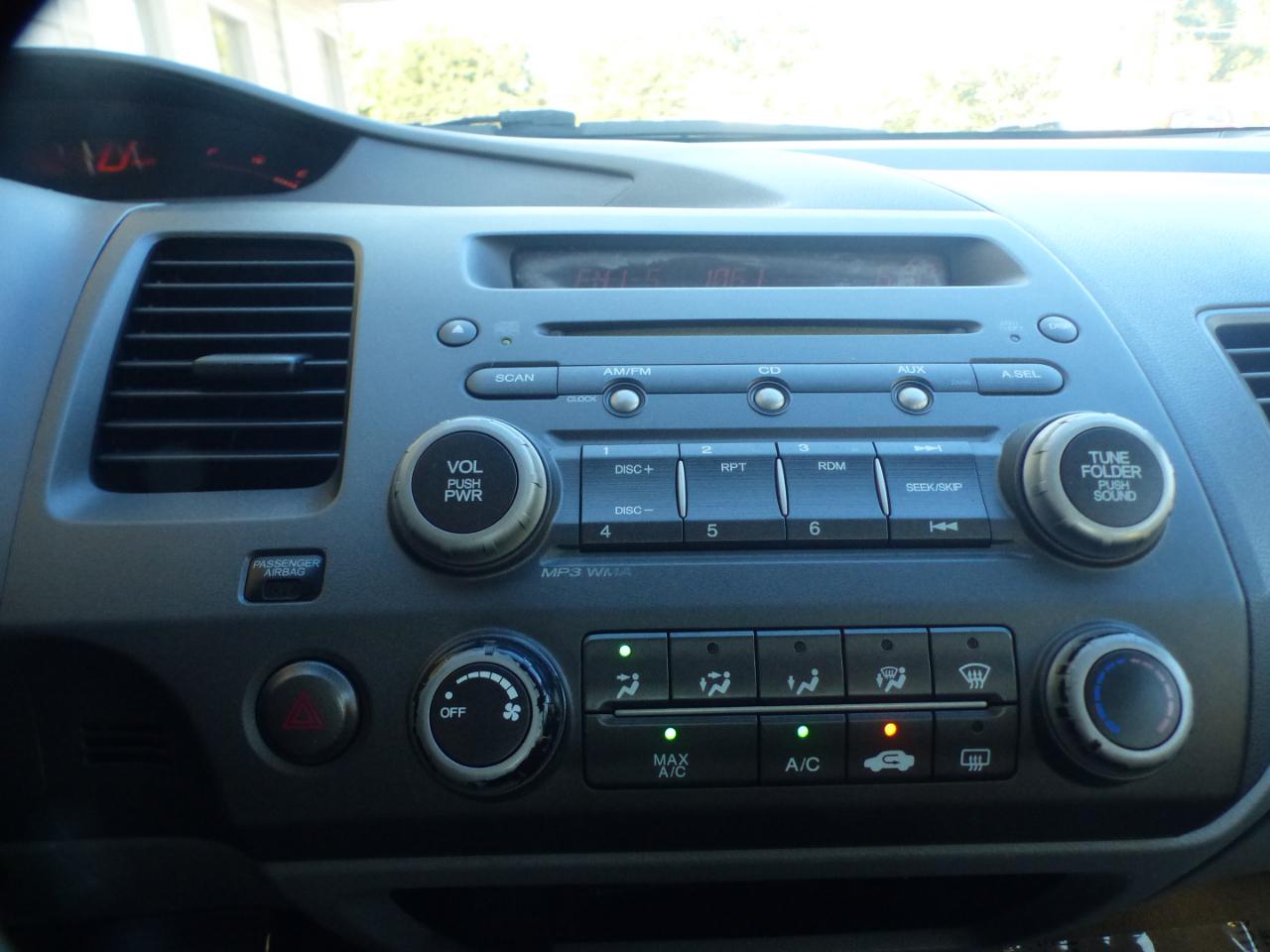 Honda Civic LX Sedan 5-Speed AT 2011