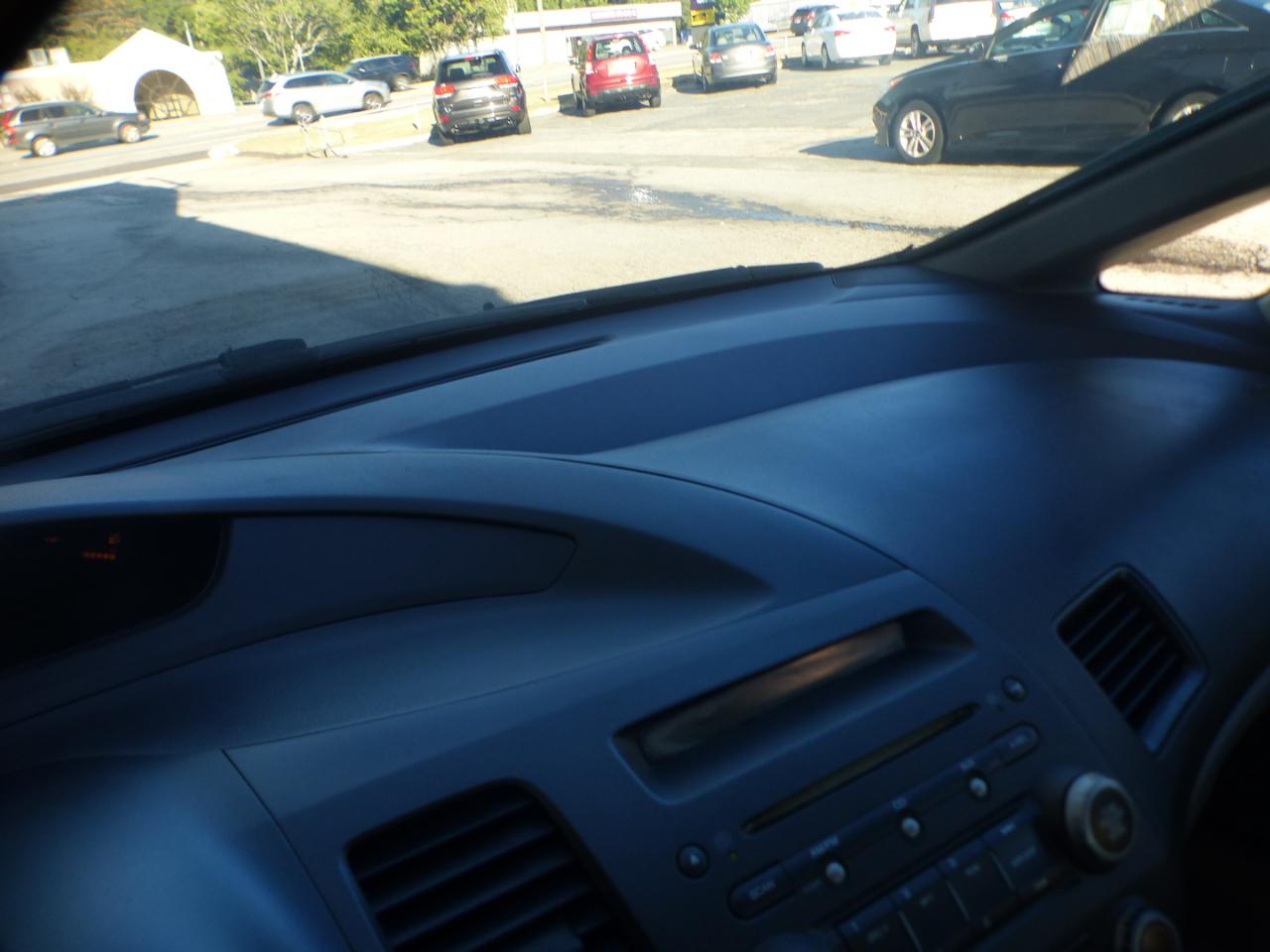 Honda Civic LX Sedan 5-Speed AT 2011
