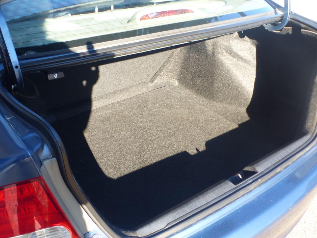 Honda Civic LX Sedan 5-Speed AT 2011