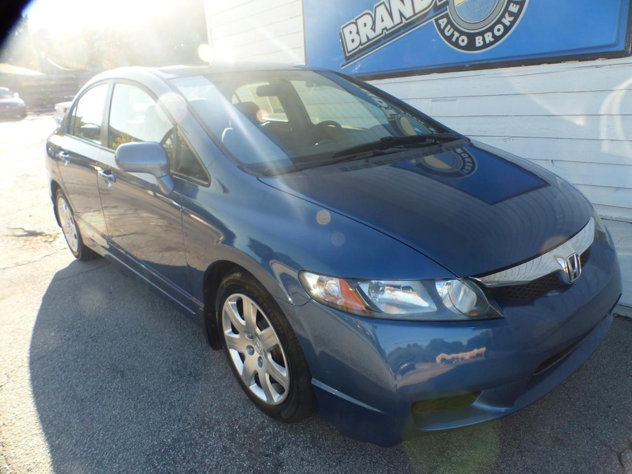 Honda Civic LX Sedan 5-Speed AT 2011