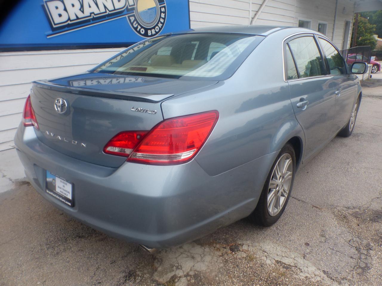 Toyota Avalon Limited 2005