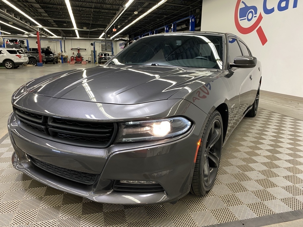 2017 Dodge Charger R/T photo 4