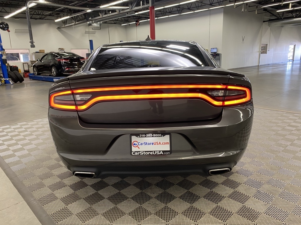 2017 Dodge Charger R/T photo 9