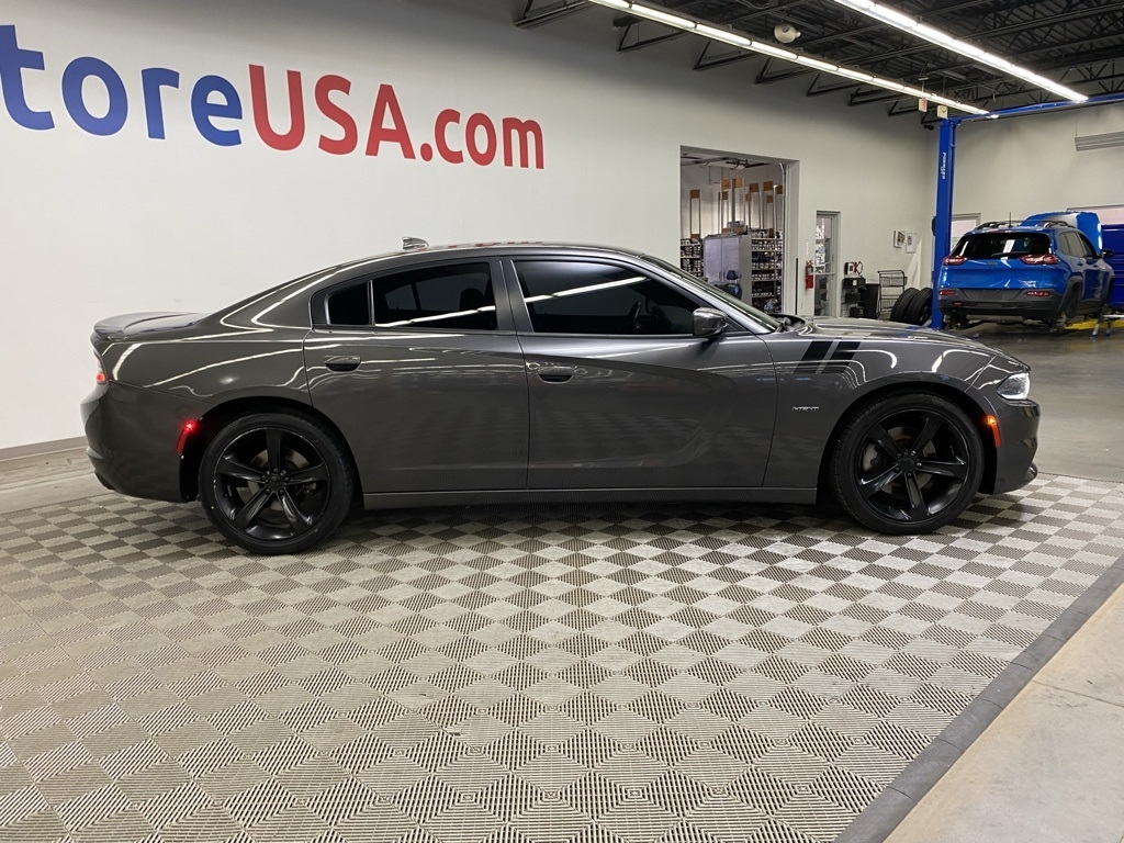 2017 Dodge Charger R/T photo 11