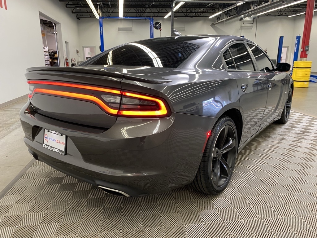 2017 Dodge Charger R/T photo 13